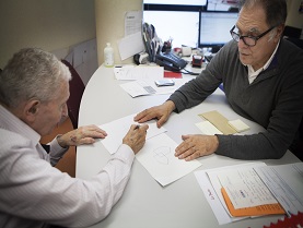 Médecin avec un patient 